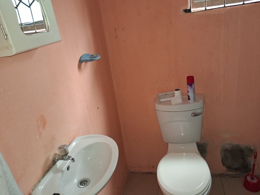 To Let 1 Bedroom Property for Rent in Summerpride Eastern Cape